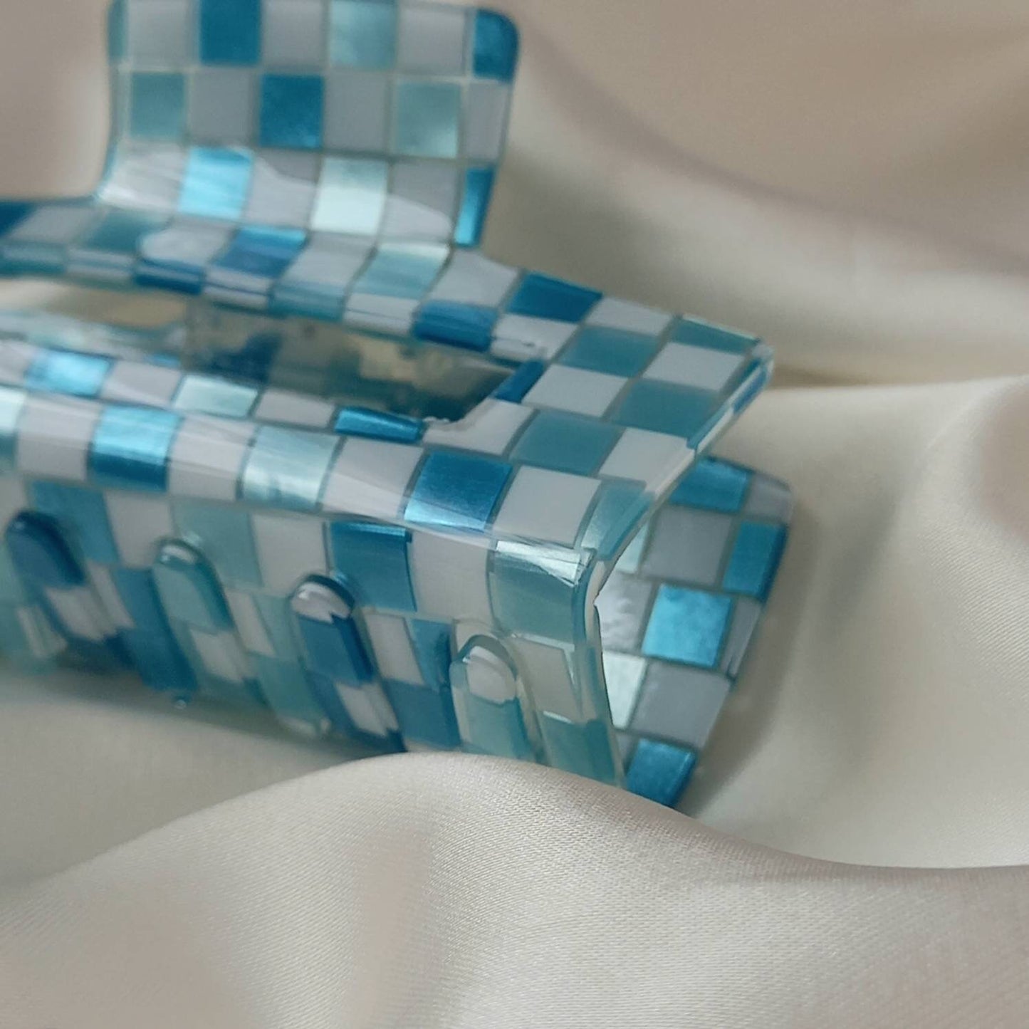 Blue & White Retro Hair Clip - Blue Hair Clip, Funky Hair Clip, 70's Accessories, Vintage Style Hair Clip, Blue Hair Claw, White Hair Clip