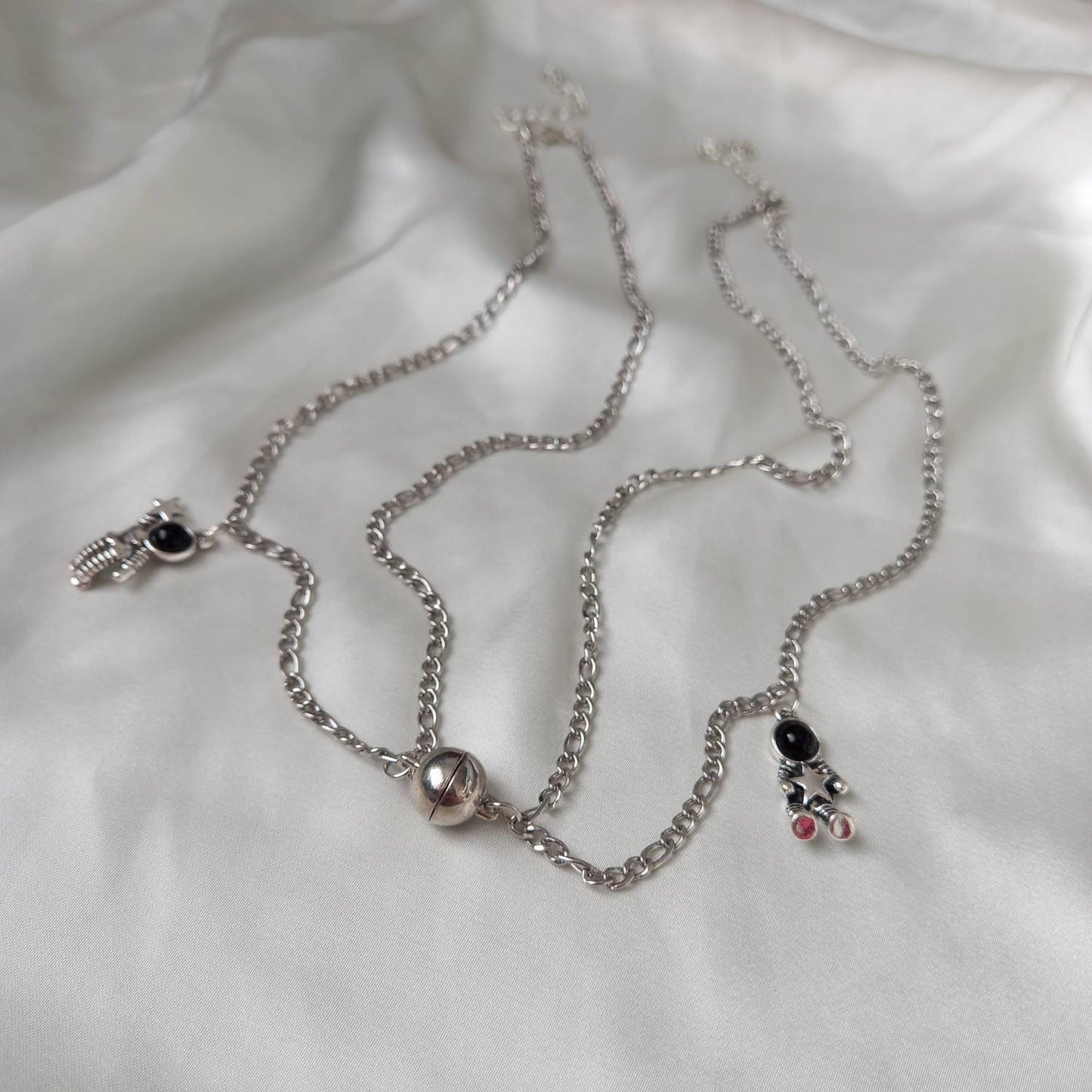 2 Piece Magnetic Astronaut Friendship Necklace Set - Bestie Necklace,Matching Necklaces,Best Friends Necklace,Novelty Necklace Set,Gift Set