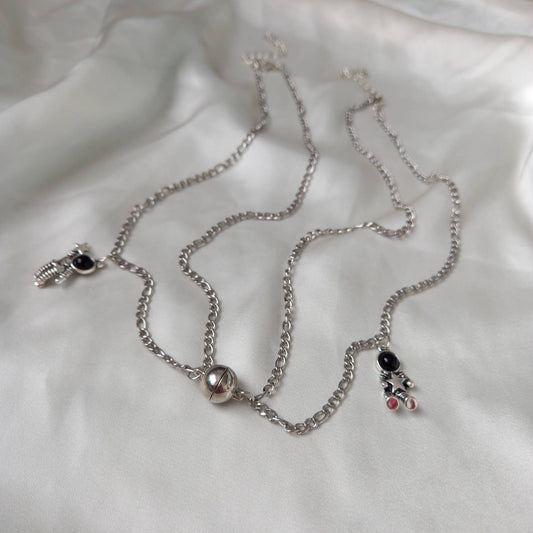 2 Piece Magnetic Astronaut Friendship Necklace Set - Bestie Necklace,Matching Necklaces,Best Friends Necklace,Novelty Necklace Set,Gift Set