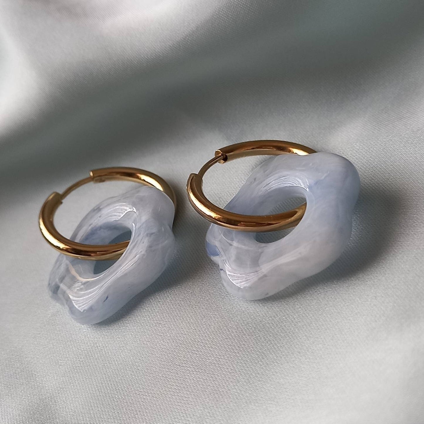 White & Gold Retro Flower Hoop Earrings -  70's Style Earrings, Small Gold Hoops, Vintage Style Earrings, Gold Jewellery,Gold Earrings