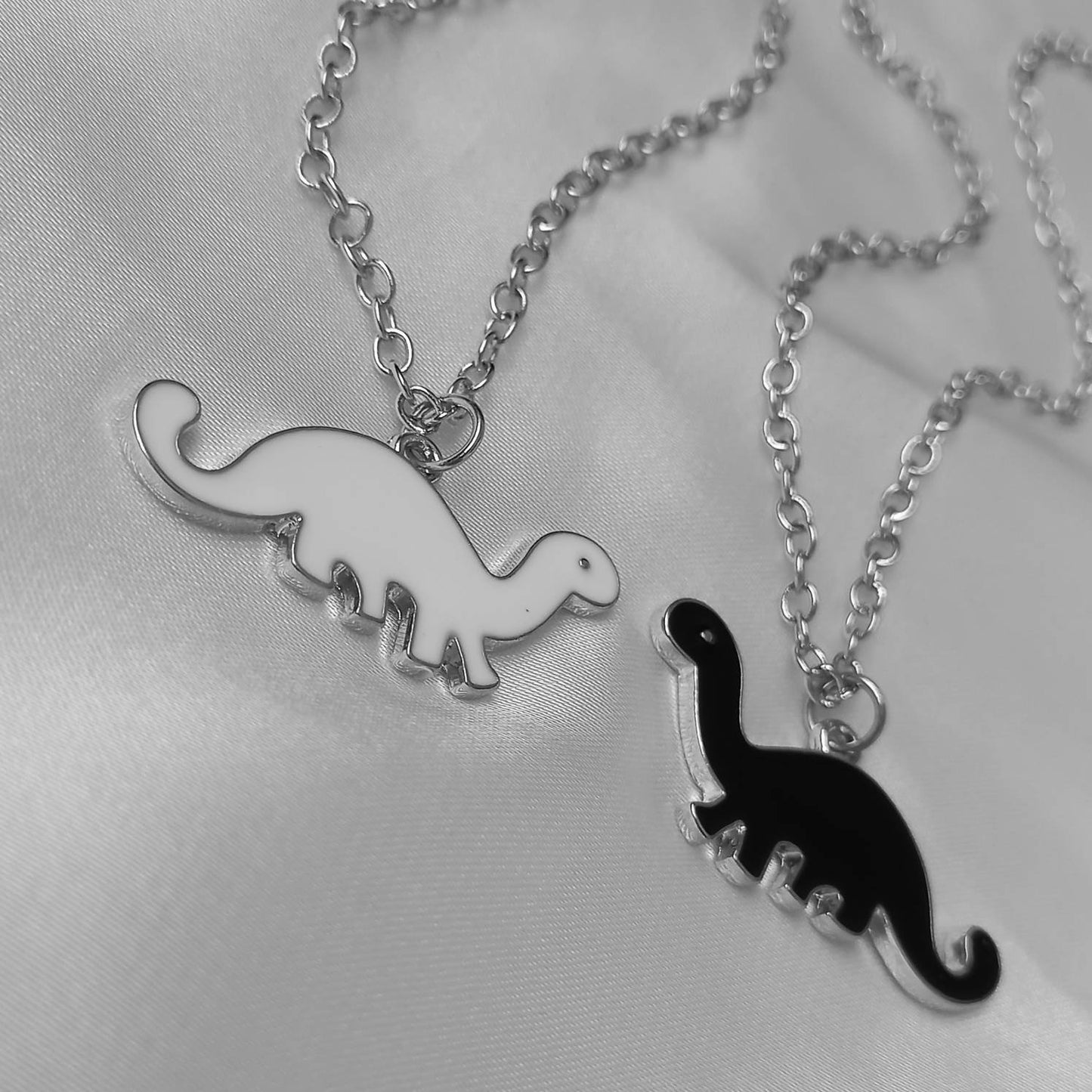 2 Piece Dinosaur Friendship Necklace Set - Bestie Necklace,Matching Necklaces,2 Best Friends Necklace,Novelty Friendship Necklace Set,Gift