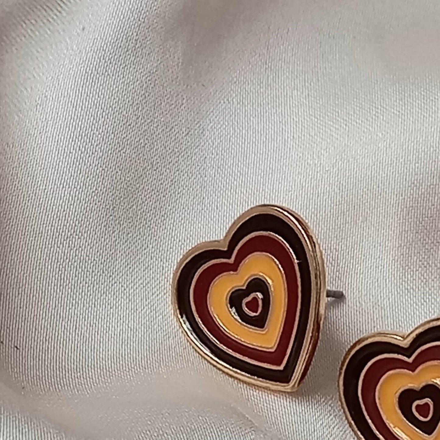 Brown & Gold Retro Heart Stud Earrings -  Brown 70's Style Earrings,Vintage Style,Brown Jewellery,Gold Earrings,Gold Heart Stud Earrings