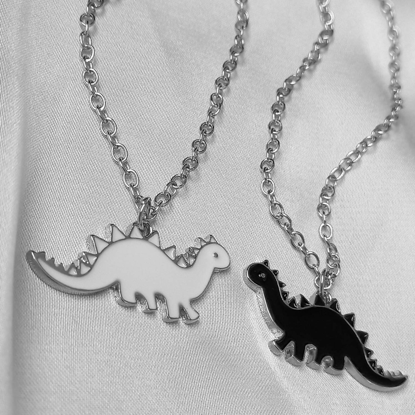 2 Piece Dinosaur Friendship Necklace Set - Bestie Necklace,Matching Necklaces,2 Best Friends Necklace,Novelty Friendship Necklace Set,Gift