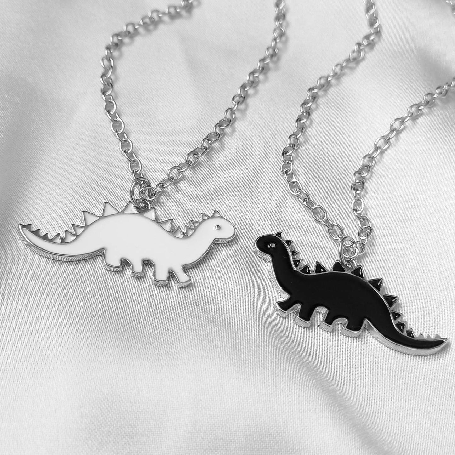 2 Piece Dinosaur Friendship Necklace Set - Bestie Necklace,Matching Necklaces,2 Best Friends Necklace,Novelty Friendship Necklace Set,Gift