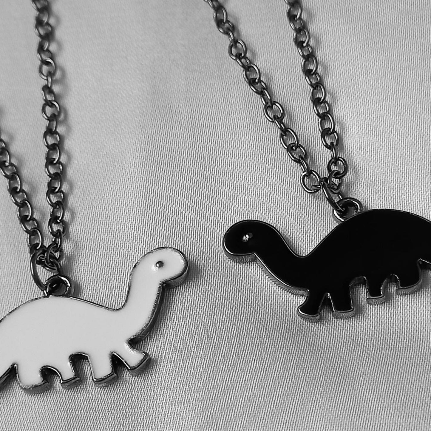2 Piece Dinosaur Friendship Necklace Set - Bestie Necklace,Matching Necklaces,2 Best Friends Necklace,Novelty Friendship Necklace Set,Gift