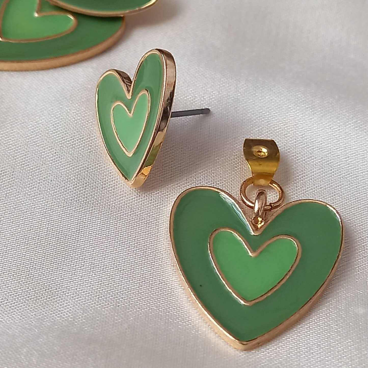 Green & Gold Retro Heart Drop Earrings -  70's Style Earrings, Vintage Style, Hanging Jewellery,Accessories,Green Jewellery,Gold Earrings