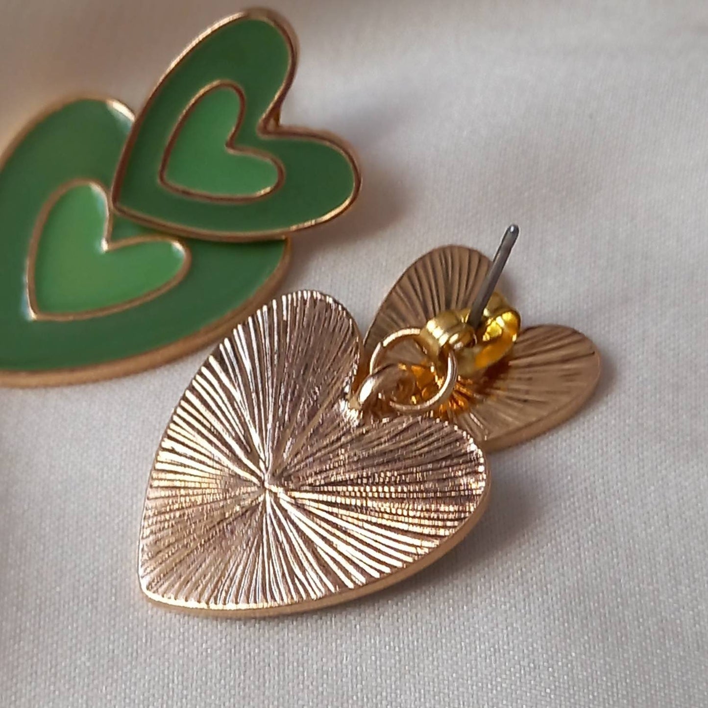 Green & Gold Retro Heart Drop Earrings -  70's Style Earrings, Vintage Style, Hanging Jewellery,Accessories,Green Jewellery,Gold Earrings