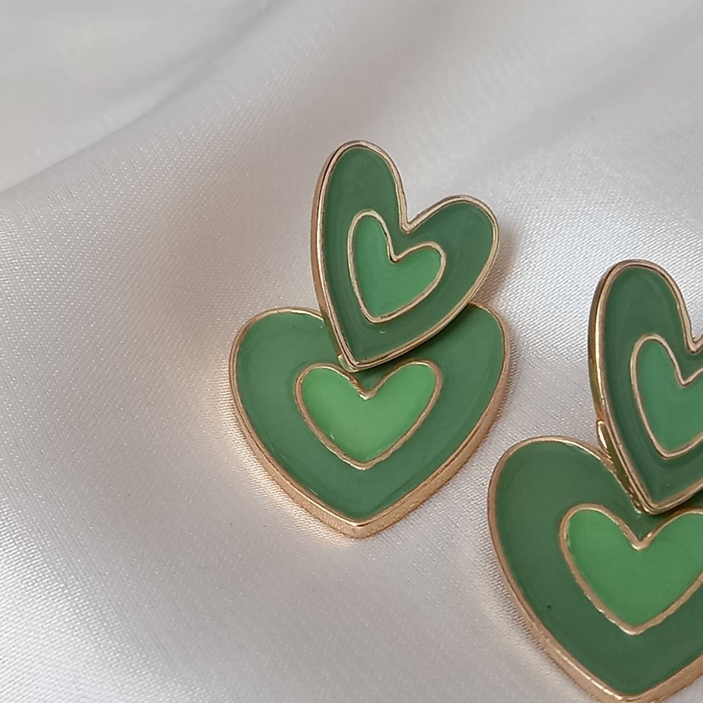 Green & Gold Retro Heart Drop Earrings -  70's Style Earrings, Vintage Style, Hanging Jewellery,Accessories,Green Jewellery,Gold Earrings