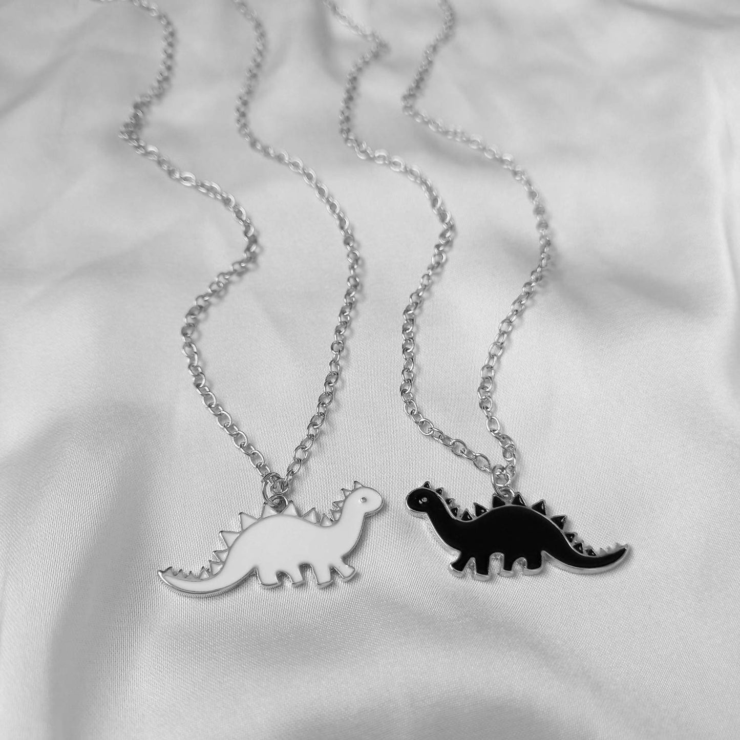 2 Piece Dinosaur Friendship Necklace Set - Bestie Necklace,Matching Necklaces,2 Best Friends Necklace,Novelty Friendship Necklace Set,Gift