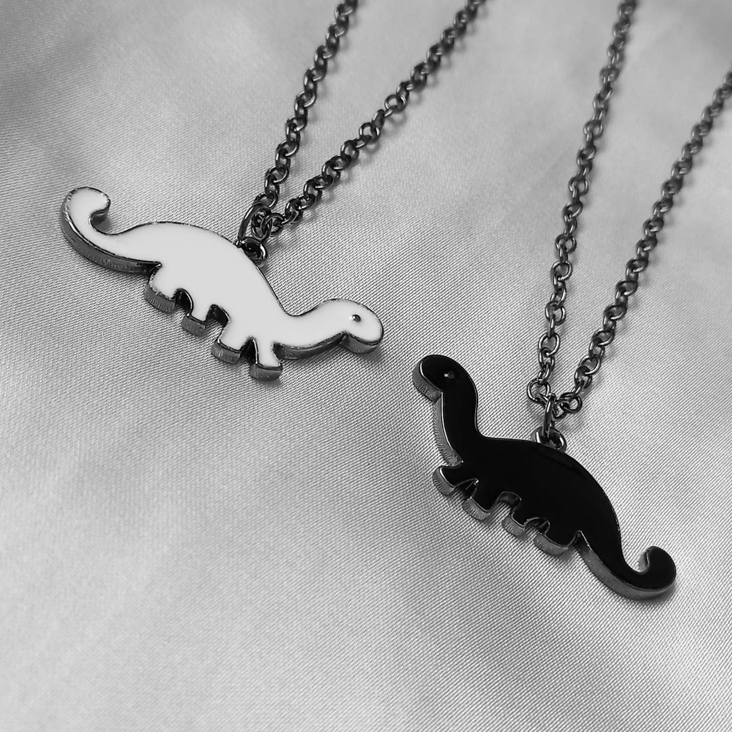 2 Piece Dinosaur Friendship Necklace Set - Bestie Necklace,Matching Necklaces,2 Best Friends Necklace,Novelty Friendship Necklace Set,Gift