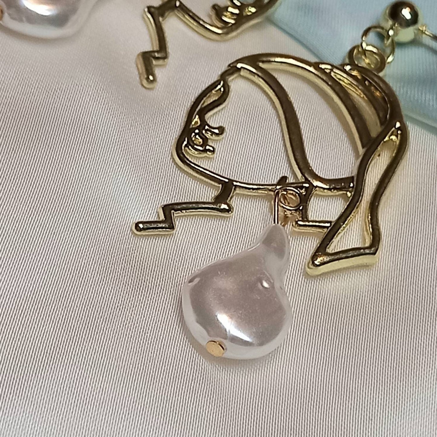 Girl With The Pearl Earring Charm Drop Earrings - Gold Drop Earrings, Art Lover Gifts, Art Student Gifts, Art Present, Gifts For Her, Pearls