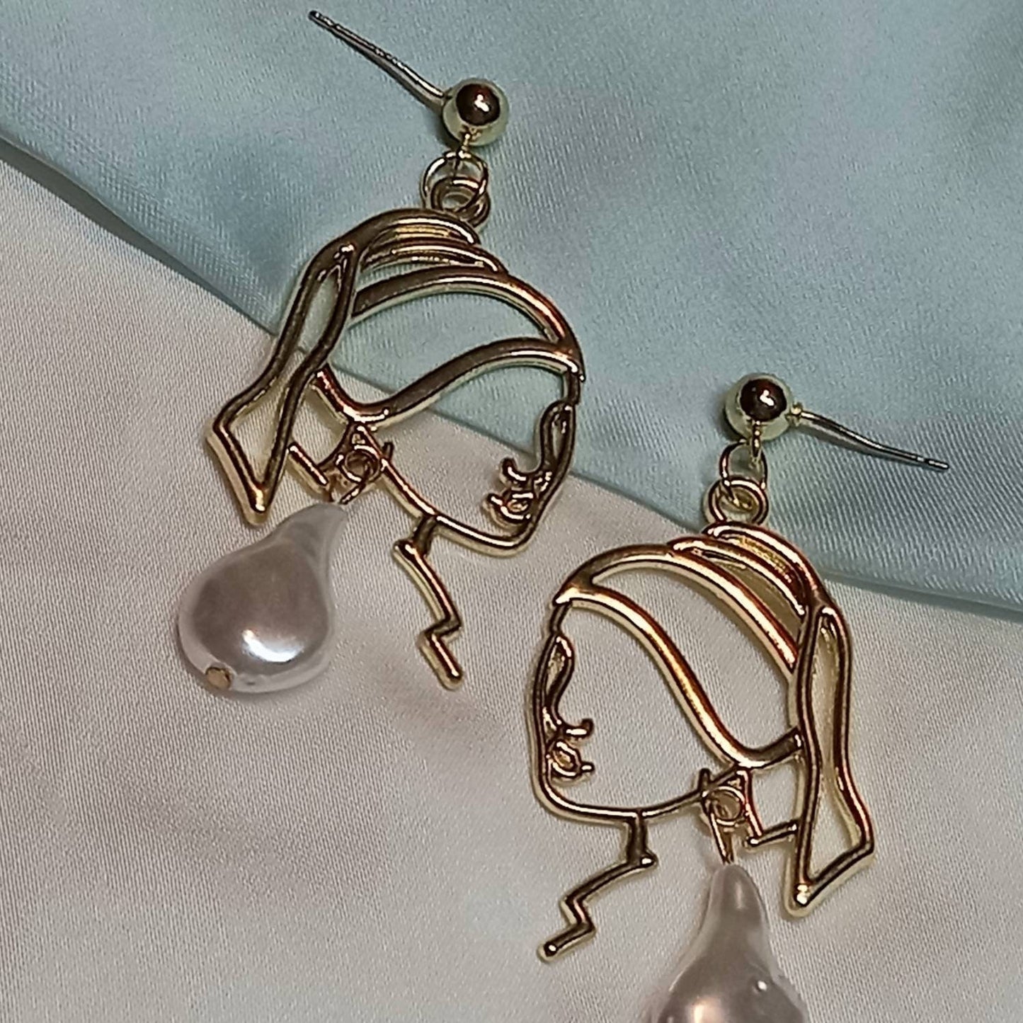 Girl With The Pearl Earring Charm Drop Earrings - Gold Drop Earrings, Art Lover Gifts, Art Student Gifts, Art Present, Gifts For Her, Pearls