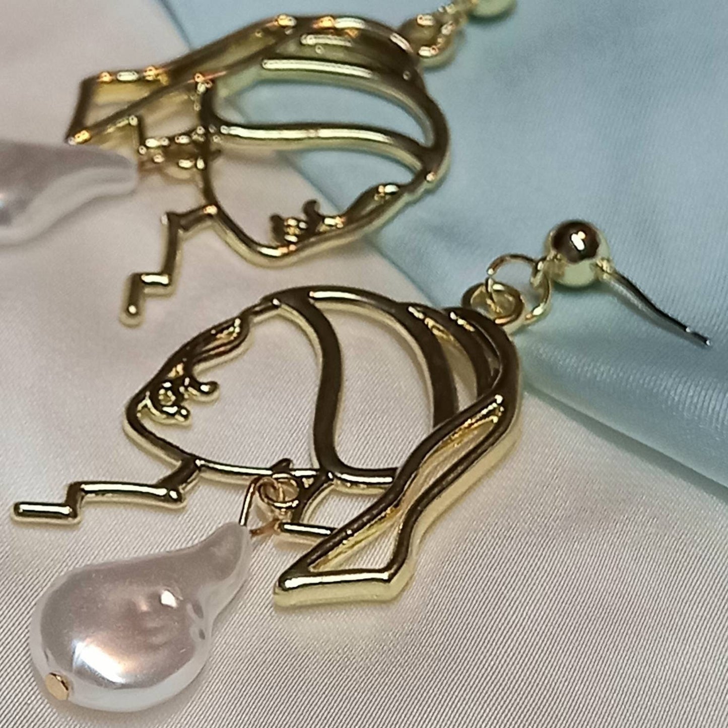 Girl With The Pearl Earring Charm Drop Earrings - Gold Drop Earrings, Art Lover Gifts, Art Student Gifts, Art Present, Gifts For Her, Pearls