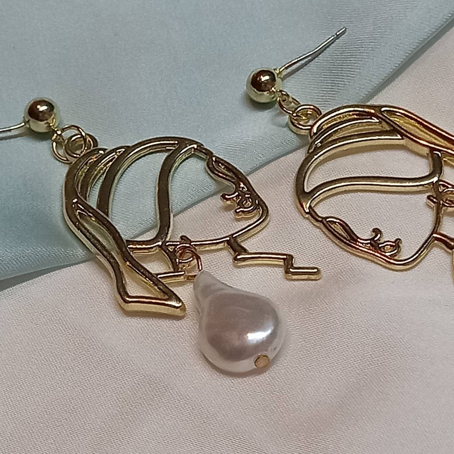 Girl With The Pearl Earring Charm Drop Earrings - Gold Drop Earrings, Art Lover Gifts, Art Student Gifts, Art Present, Gifts For Her, Pearls