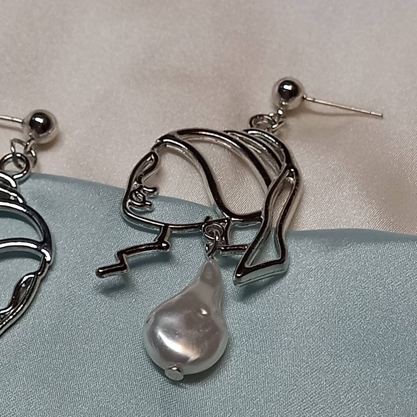 Girl With The Pearl Earring Charm Drop Earrings - Silver Drop Earrings, Art Lover Gifts, Art Student Gifts, Art Present,Gifts For Her,Pearls