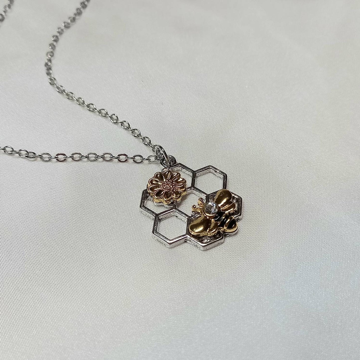 Silver Bumble Bee Necklace - Gold Jewellery, Gold Bee Necklace, Bee Jewelley, Silver Necklace, Bee Charm Necklace, Honeycomb Necklace