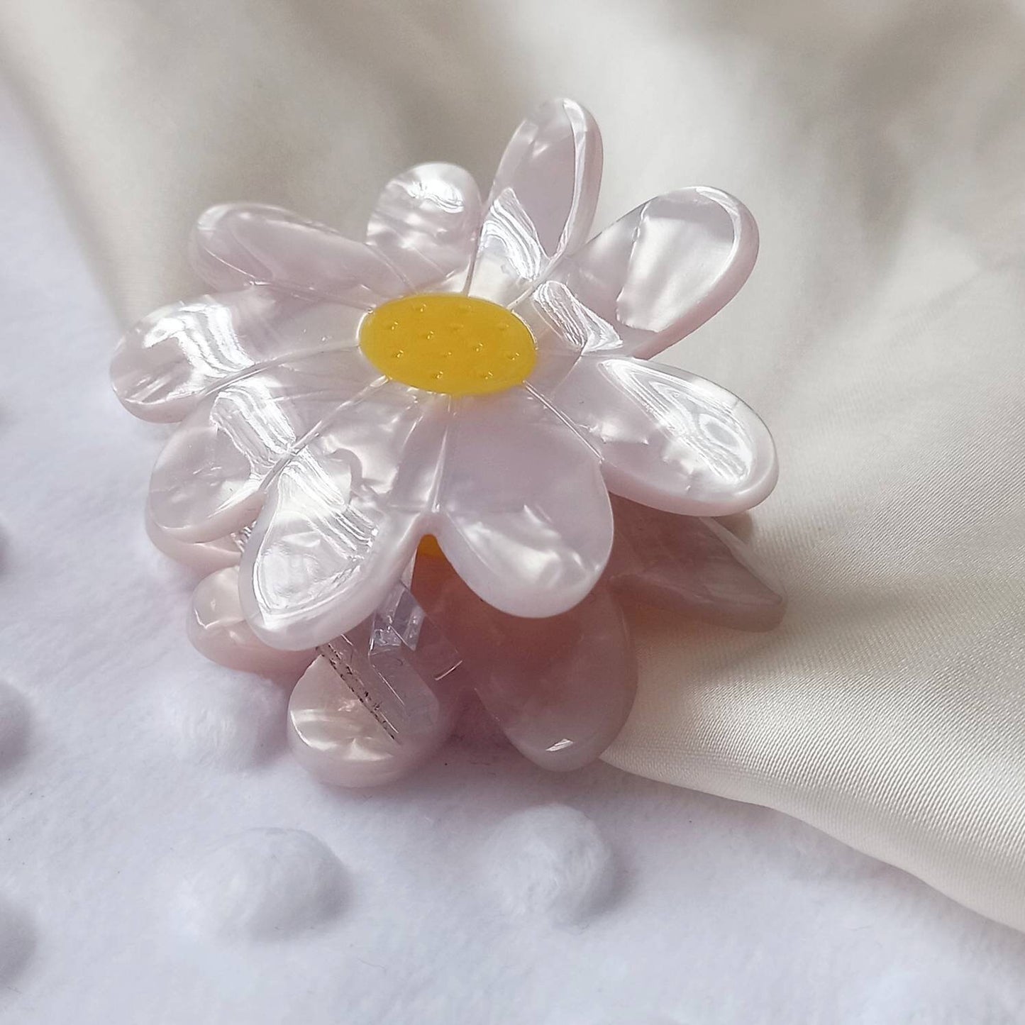 Small Daisy Hair Clamp - Flower Hair Clip,White Hair Accessories,White Hair Claw,Flower Hair Claw,Minimalistic Hair Clips,Daisy Hair Clip