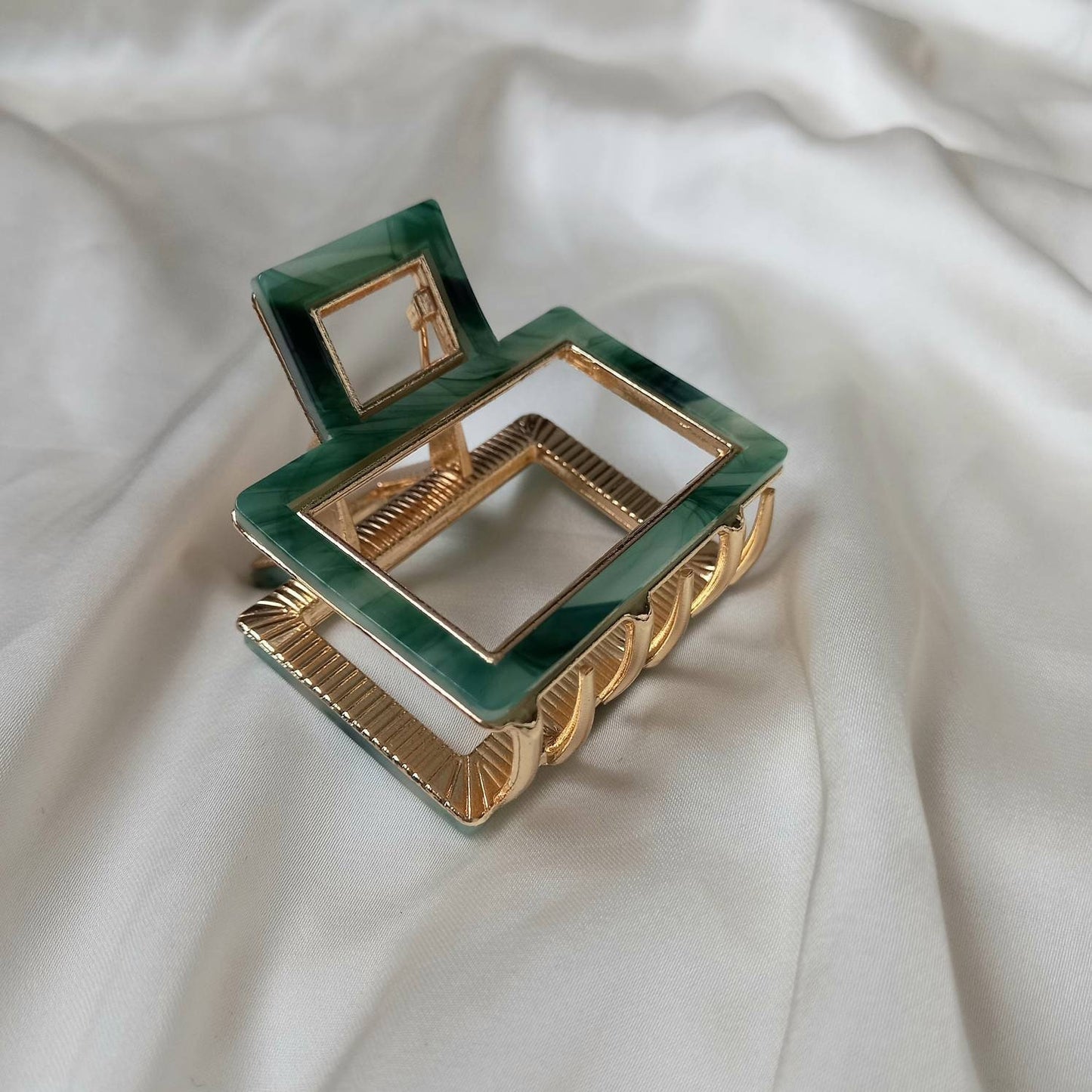 Small Green Hair Clamp- Hair Clip, Green Hair Accessories, Green Hair Claw, Minimalistic Hair Clips, Funky Hair Clip, Hair Clips In The UK