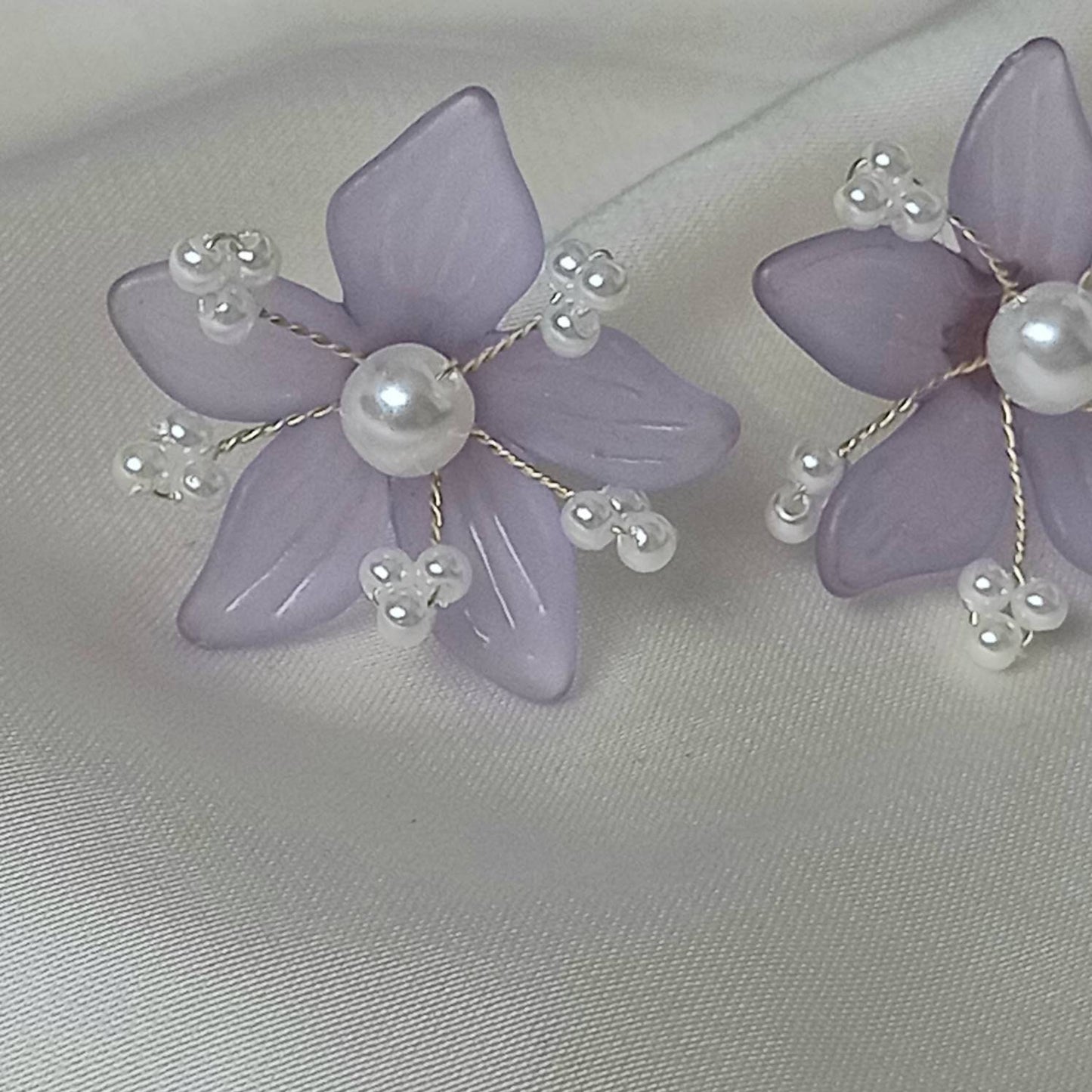 Purple Flower Stud Earrings - Flower Earrings,Flower Jewlellery,Vintage Style Earrings,White Flower Earrings, Pearl Earrings,Purple Earrings