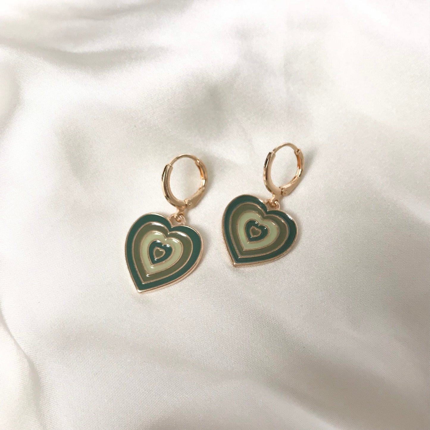 Green & Gold Retro Heart Drop Earrings -  70's Style Earrings, Vintage Style, Hanging Jewellery,Accessories,Green Jewellery,Gold Earrings