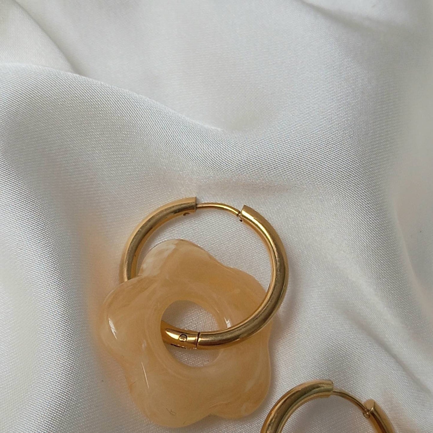 Gold Retro Flower Hoop Earrings -  70's Style Earrings, Small Gold Hoops, Vintage Style Earrings, Gold Jewellery,Gold Earrings In The UK