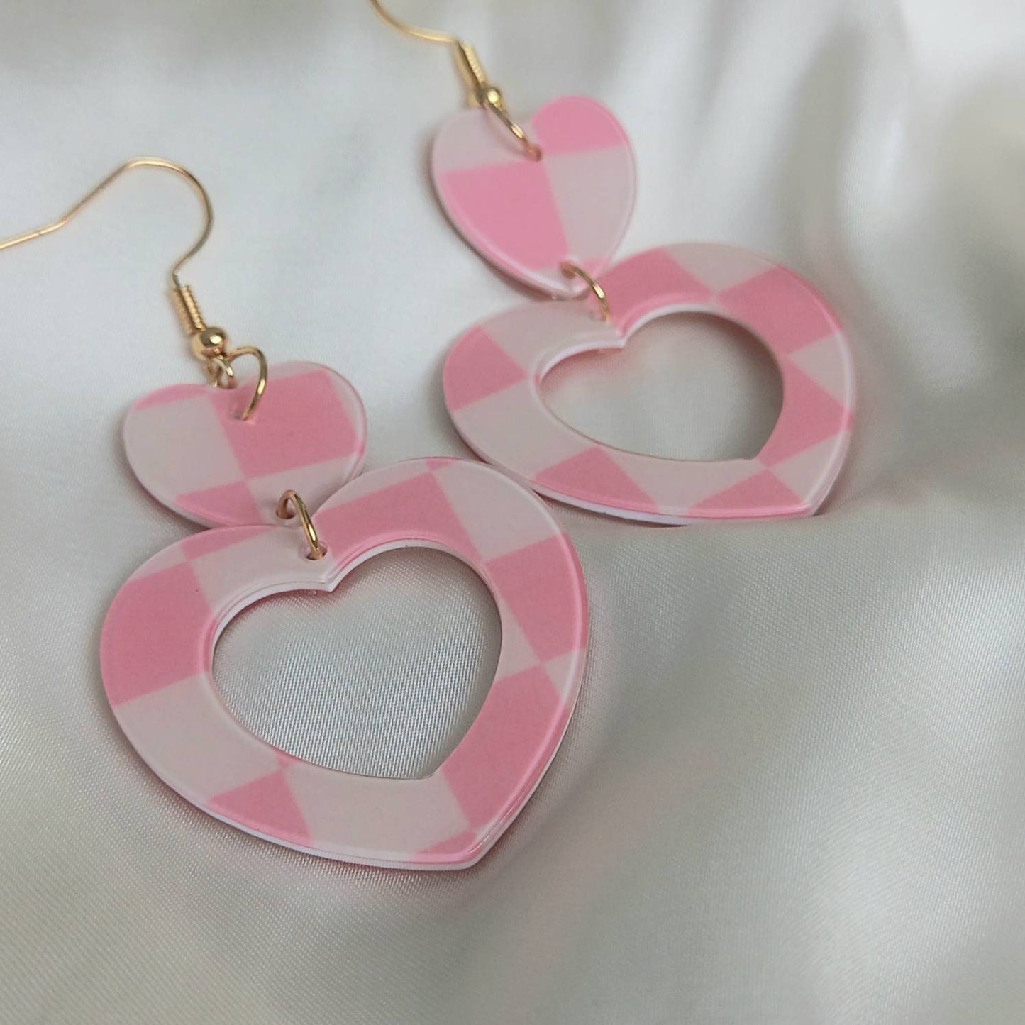 Pink & White Retro Heart Drop Earrings -  Pink Heart Earrings In The UK,70's Style Earrings,Vintage Style,Pink Checkered Jewellery,Gold
