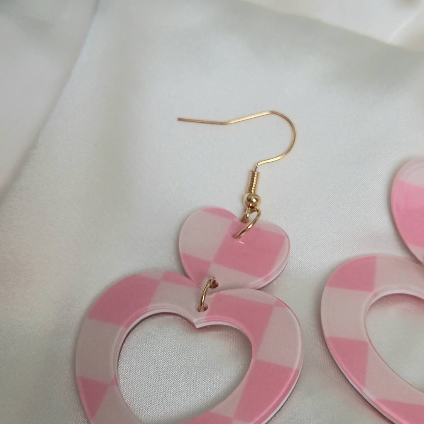 Pink & White Retro Heart Drop Earrings -  Pink Heart Earrings In The UK,70's Style Earrings,Vintage Style,Pink Checkered Jewellery,Gold