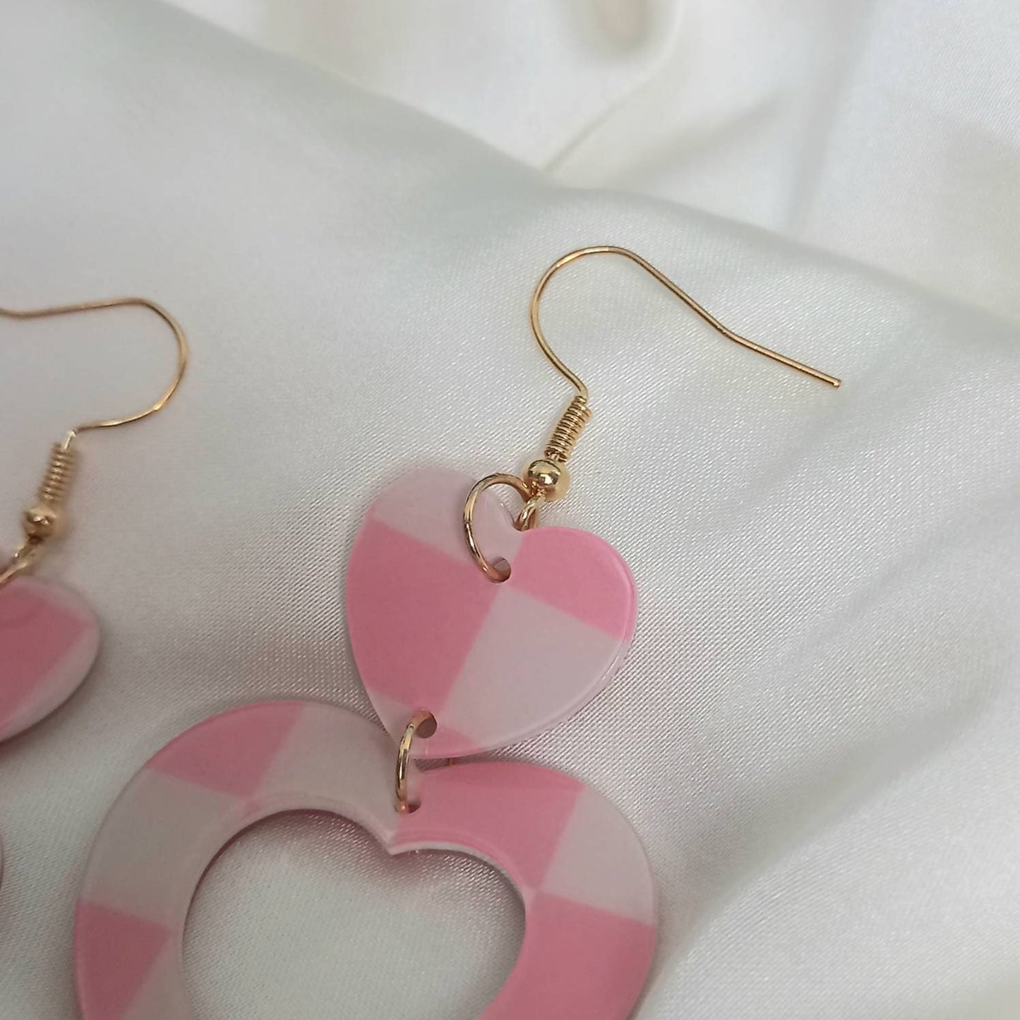 Pink & White Retro Heart Drop Earrings -  Pink Heart Earrings In The UK,70's Style Earrings,Vintage Style,Pink Checkered Jewellery,Gold