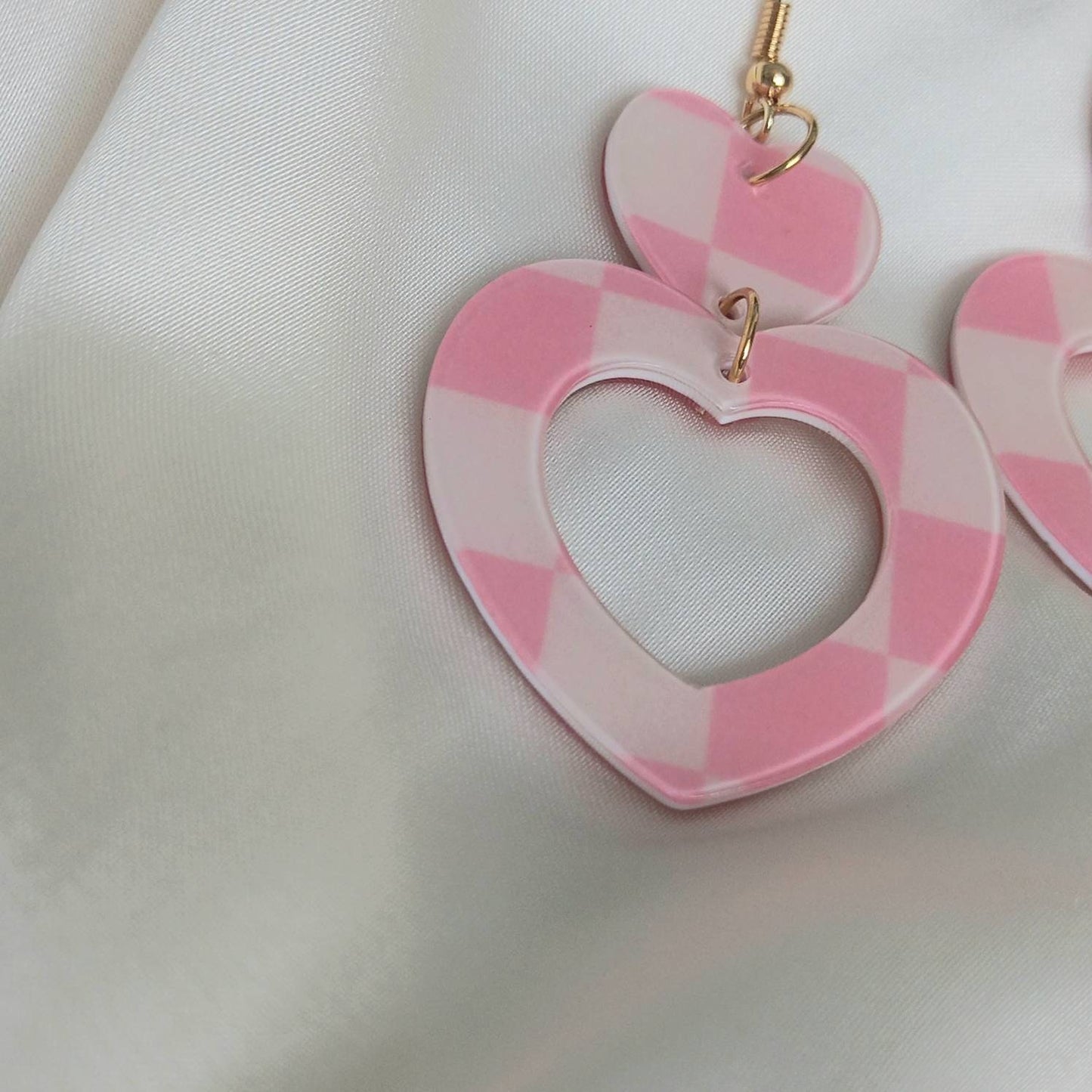 Pink & White Retro Heart Drop Earrings -  Pink Heart Earrings In The UK,70's Style Earrings,Vintage Style,Pink Checkered Jewellery,Gold