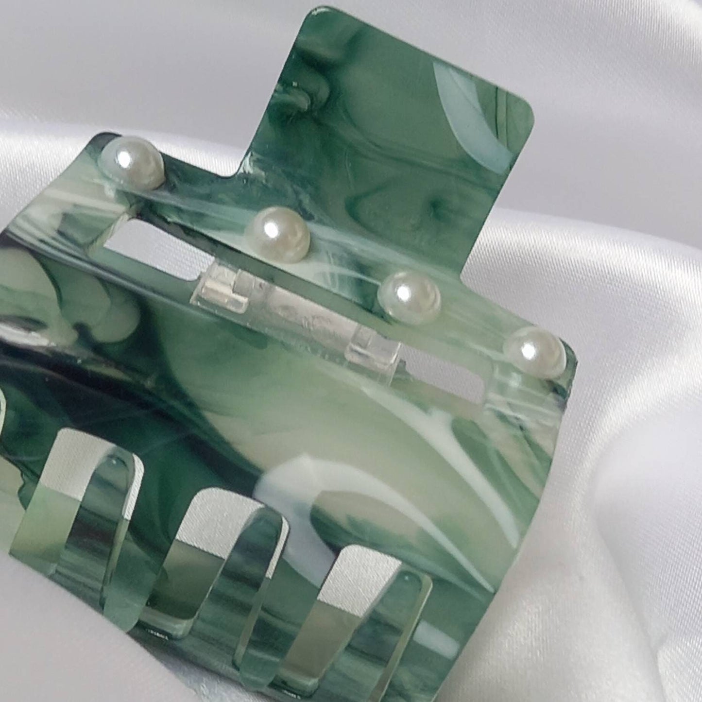 Green Pearl Hair Clamp- Hair Clip,Green Hair Accessories,Green Hair Claw,Minimalistic Hair Clips,Funky Hair Clip,Green Hair Clips In The UK