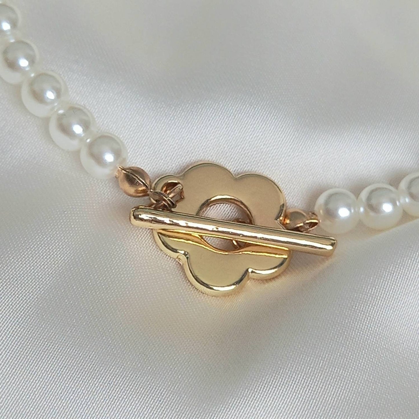 Faux Pearl Daisy Bracelet - Pearl Jewellery, Accessories, Flower Bracelet, Bead Bracelet, Classy Bracelet, Cute Bracelet, Daisy Jewelley