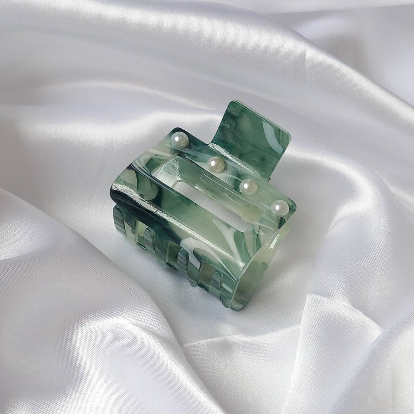 Green Pearl Hair Clamp- Hair Clip,Green Hair Accessories,Green Hair Claw,Minimalistic Hair Clips,Funky Hair Clip,Green Hair Clips In The UK