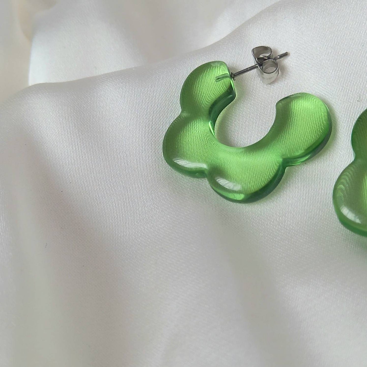 Green Flower Drop Earrings - Green Flower Earrings In The UK,Flower Jewlellery In The UK,Retro Earrings,70's Earrings,Green Earrings, Floral