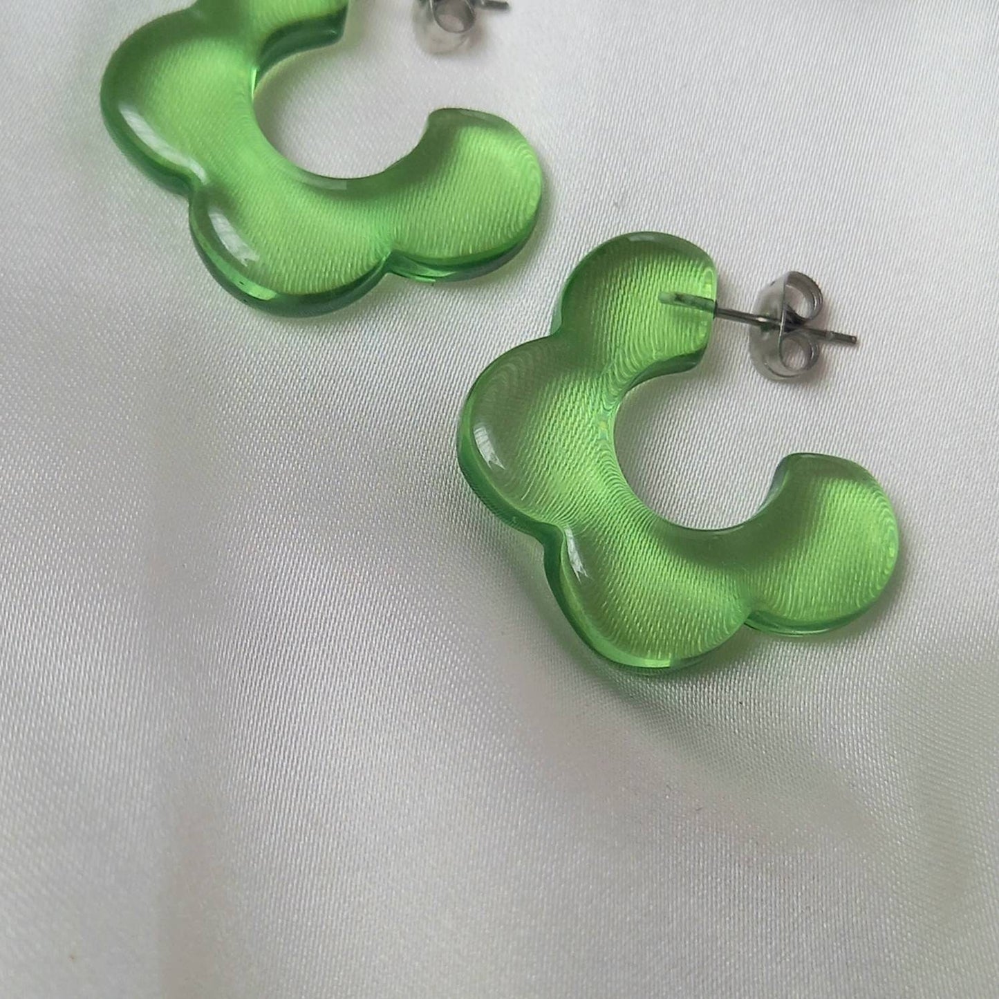 Green Flower Drop Earrings - Green Flower Earrings In The UK,Flower Jewlellery In The UK,Retro Earrings,70's Earrings,Green Earrings, Floral