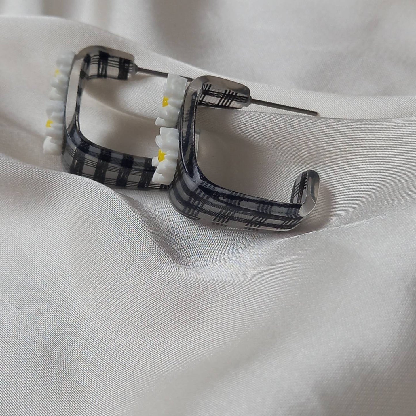 Daisy Square Hoop Earrings - Flower Earrings,Checkered Earrings, Square Hoops, Funky Hoop Earrings, Retro Hoop EarringsFlower Jewlellery