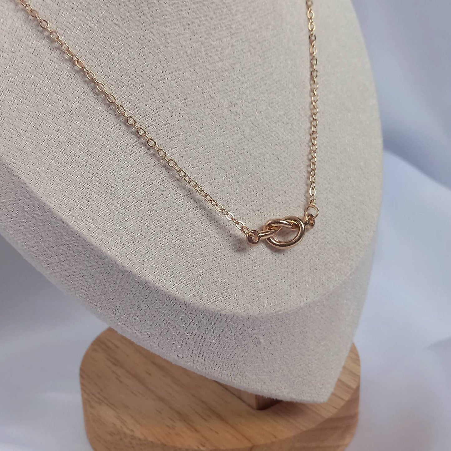Gold Knot Chain Necklace - Gold Necklaces In The UK,Gold Jewellery In The UK,Knot Necklace,Knot Jewellery,Fine Gold Necklace,Fine Chain