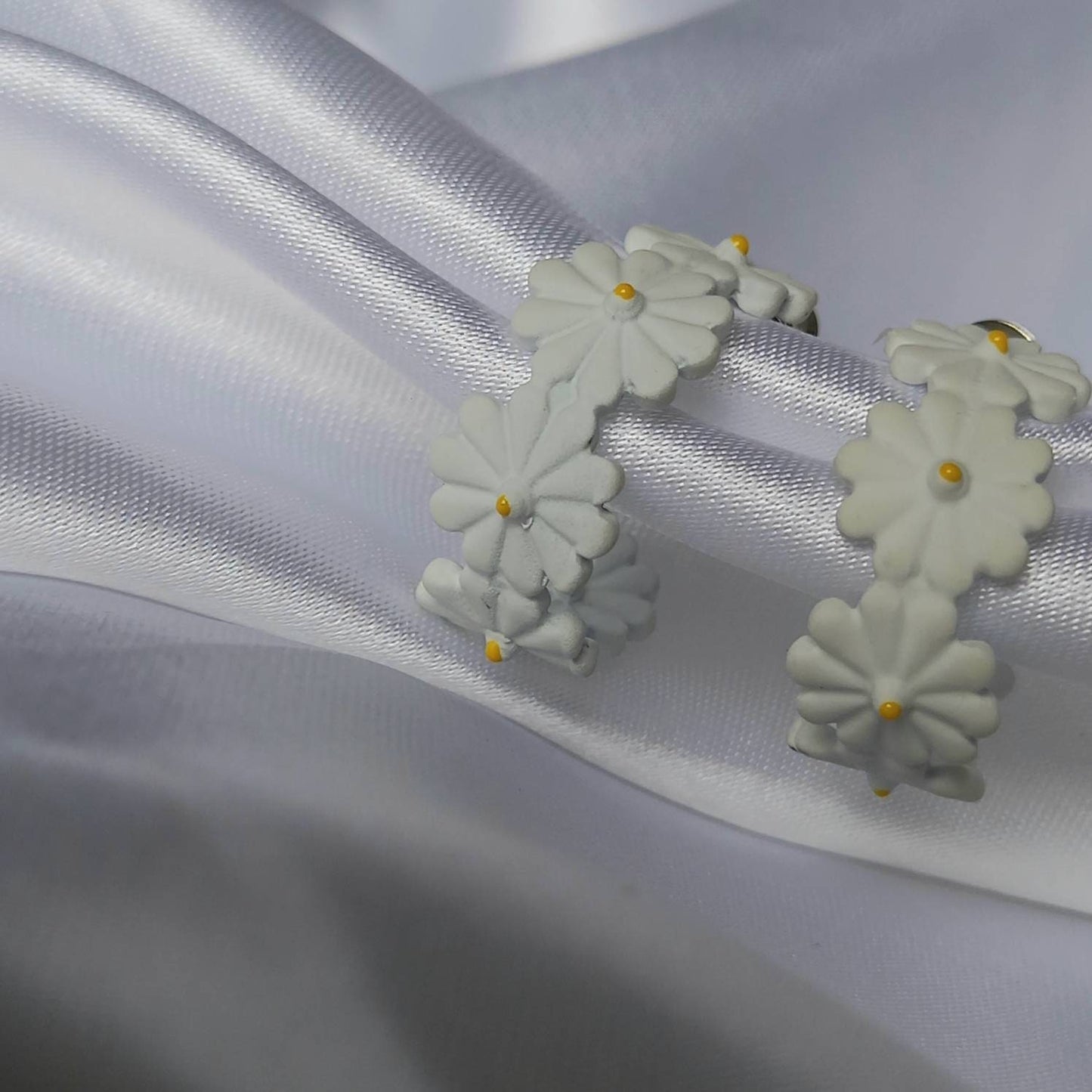 Small Daisy Hoop Earrings - Lightweight Hoop EarringsFlower Earrings,Hoop Earrings,Cute Earrings,Daisy Earrings,Flower Jewellery In The UK