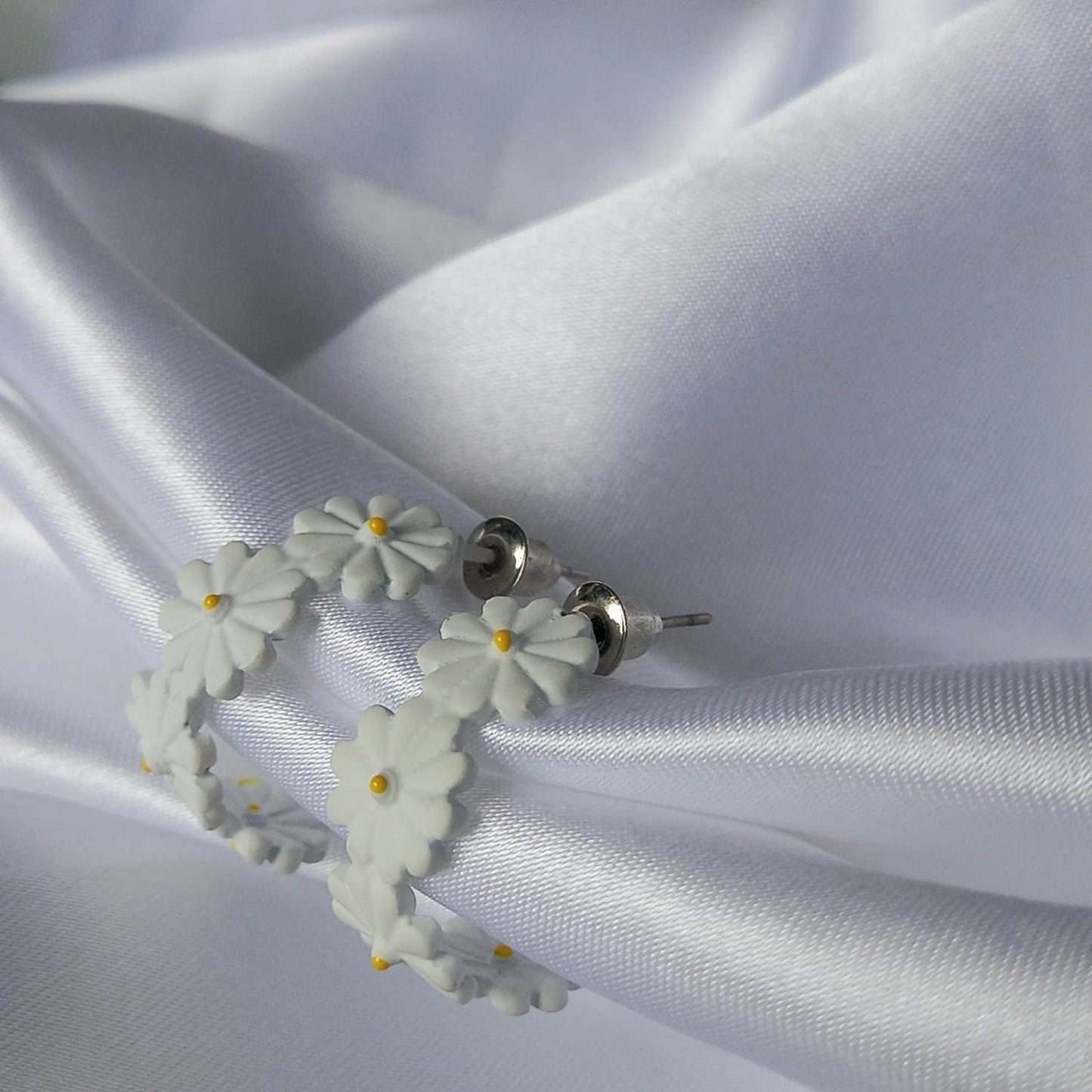 Small Daisy Hoop Earrings - Lightweight Hoop EarringsFlower Earrings,Hoop Earrings,Cute Earrings,Daisy Earrings,Flower Jewellery In The UK
