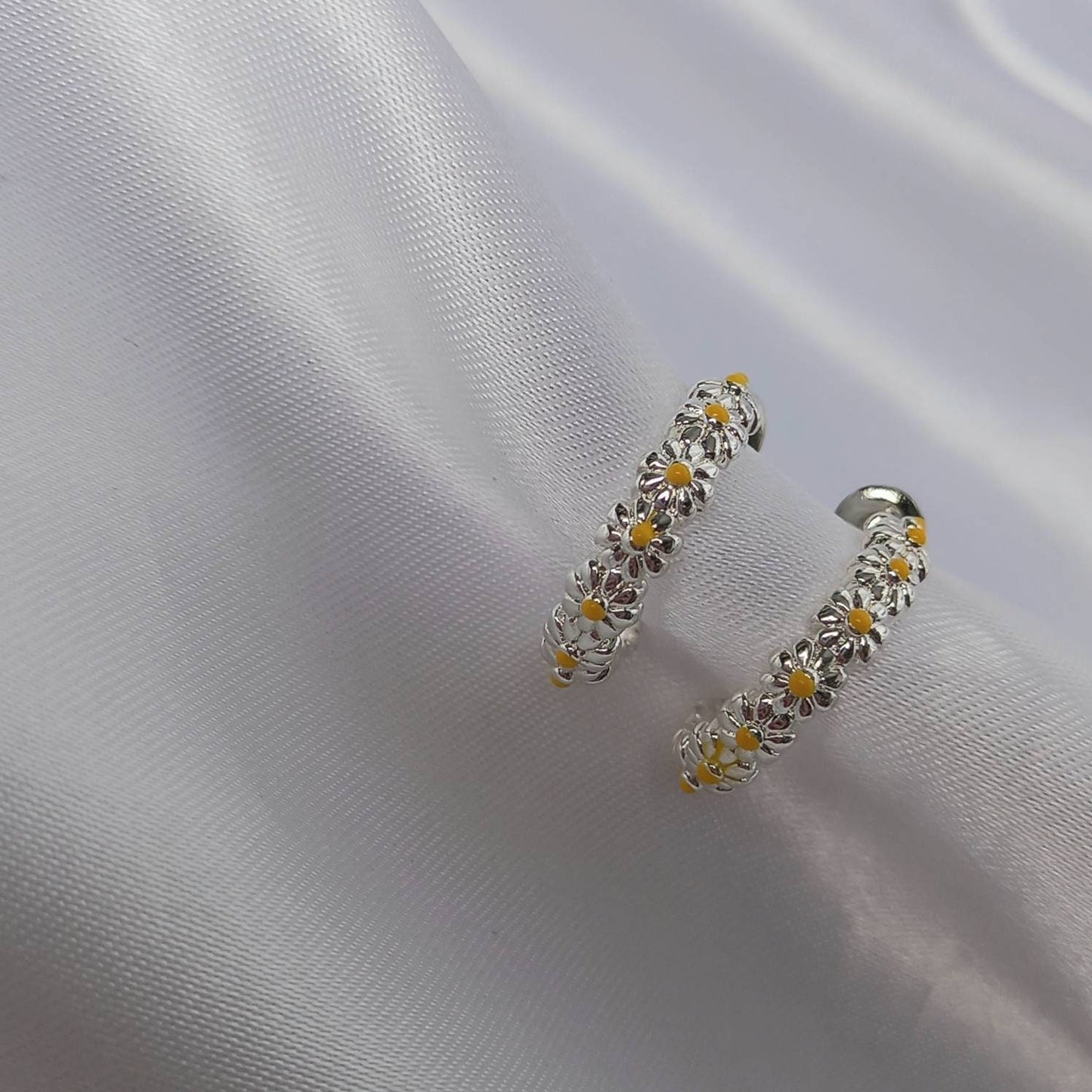 Silver Daisy Hoop Earrings - Silver Hoop Earrings,Flower Earrings,Flower Hoop Earrings In The UK,Daisy Earrings,Flower Jewellery In The UK