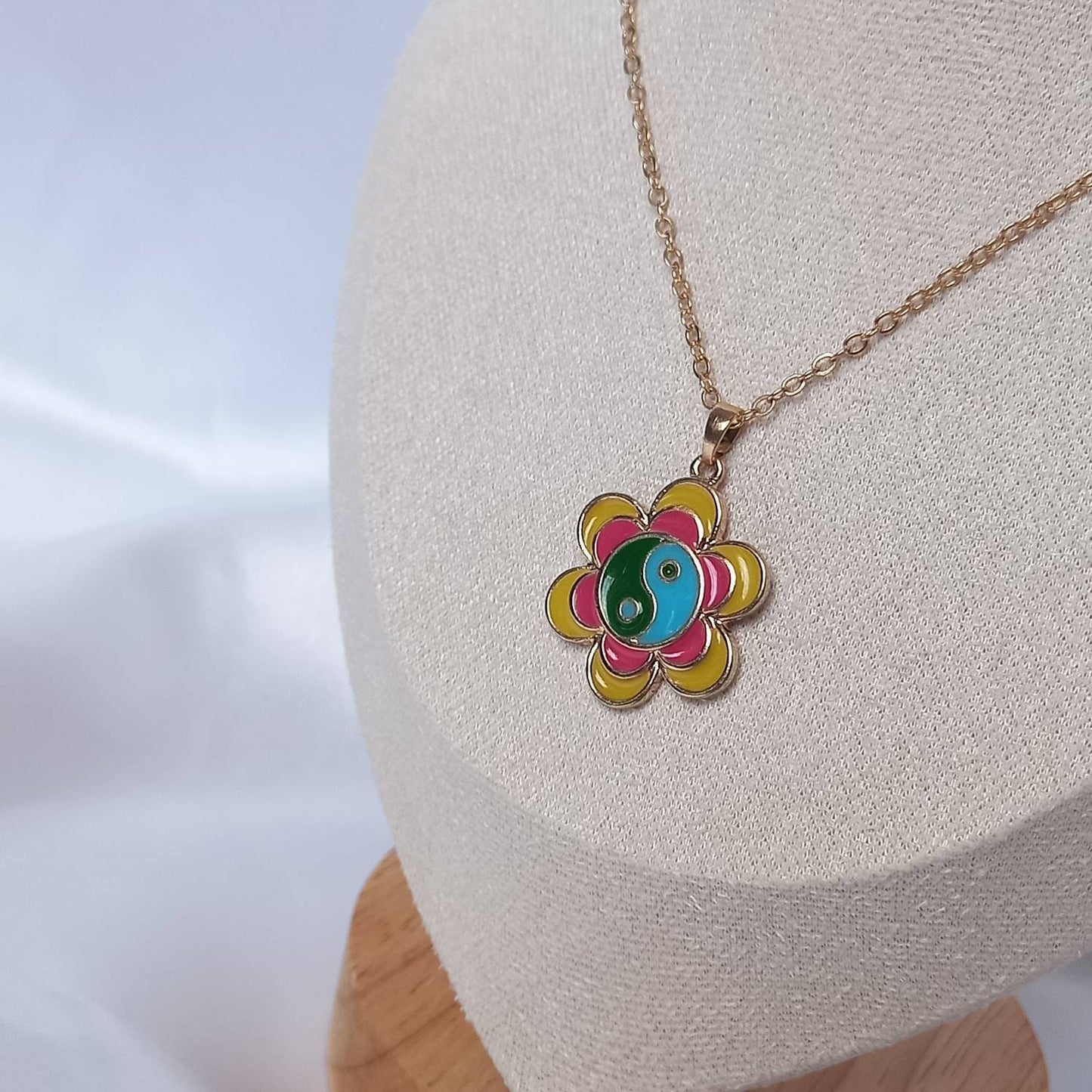 Gold Flower Yin & Yang Necklace - Yin And Yang Necklaces,Retro Flower Necklace,Gold Necklaces In The UK,Gold Jewellery In The UK, Funky