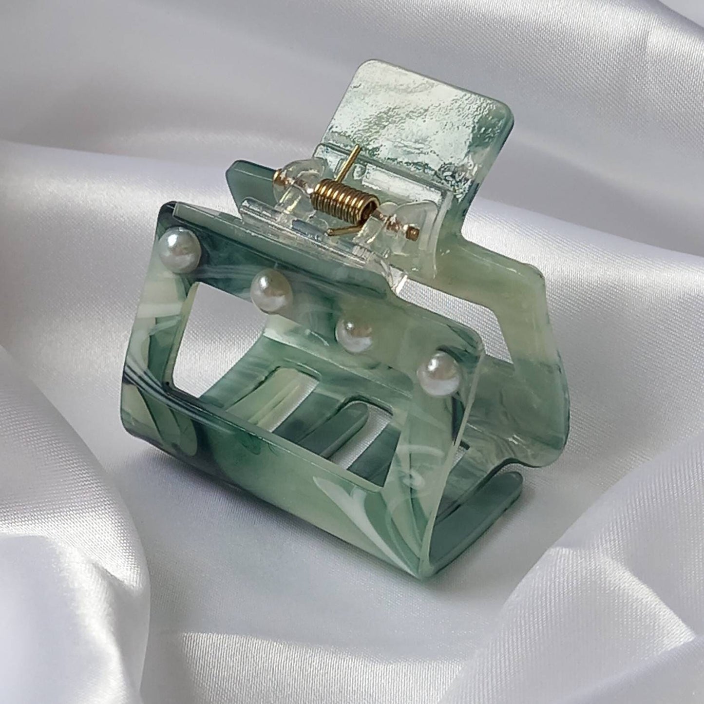 Green Pearl Hair Clamp- Hair Clip,Green Hair Accessories,Green Hair Claw,Minimalistic Hair Clips,Funky Hair Clip,Green Hair Clips In The UK