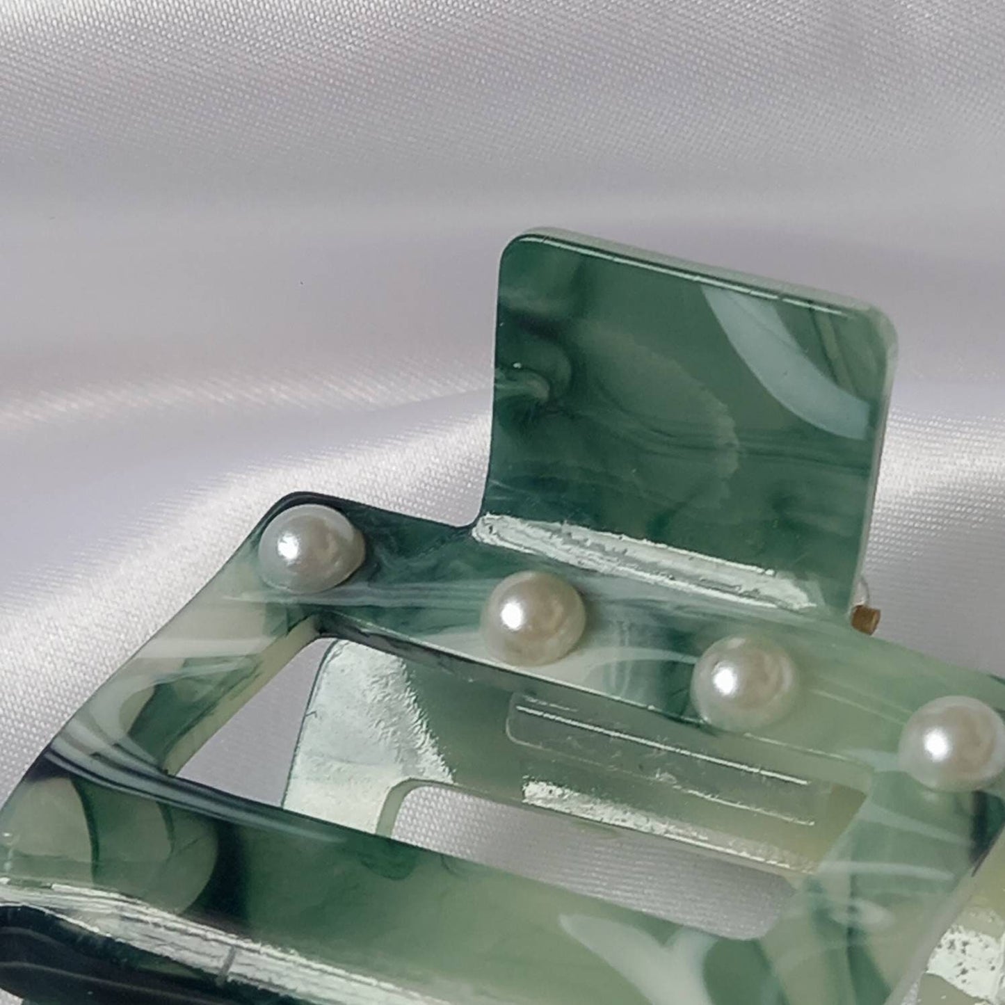 Green Pearl Hair Clamp- Hair Clip,Green Hair Accessories,Green Hair Claw,Minimalistic Hair Clips,Funky Hair Clip,Green Hair Clips In The UK