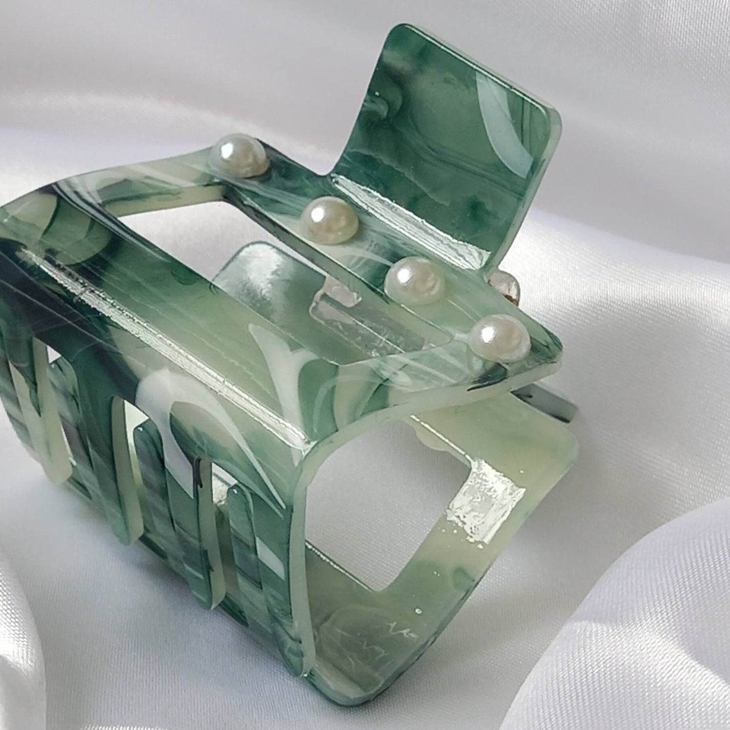 Green Pearl Hair Clamp- Hair Clip,Green Hair Accessories,Green Hair Claw,Minimalistic Hair Clips,Funky Hair Clip,Green Hair Clips In The UK