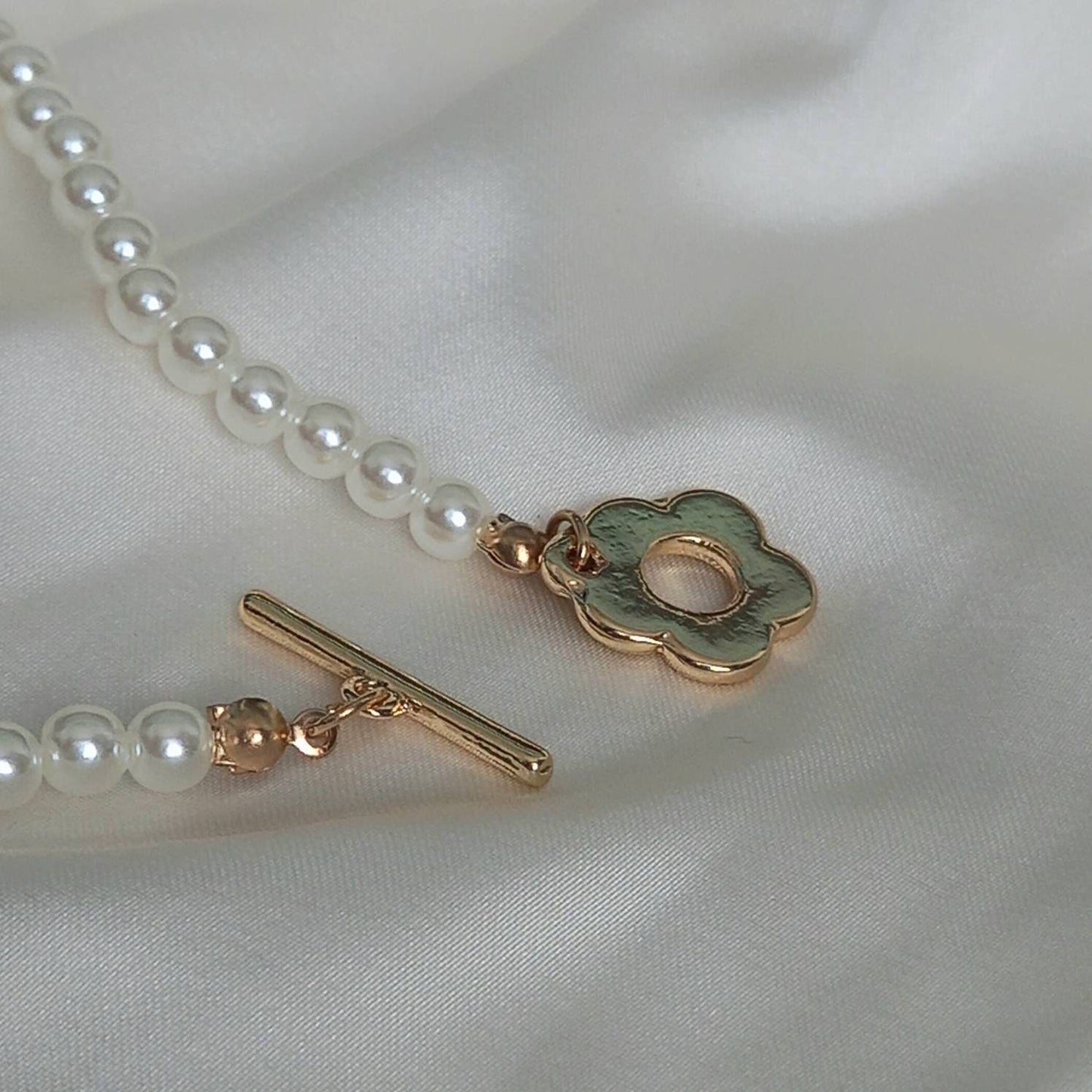 Faux Pearl Daisy Bracelet - Pearl Jewellery, Accessories, Flower Bracelet, Bead Bracelet, Classy Bracelet, Cute Bracelet, Daisy Jewelley
