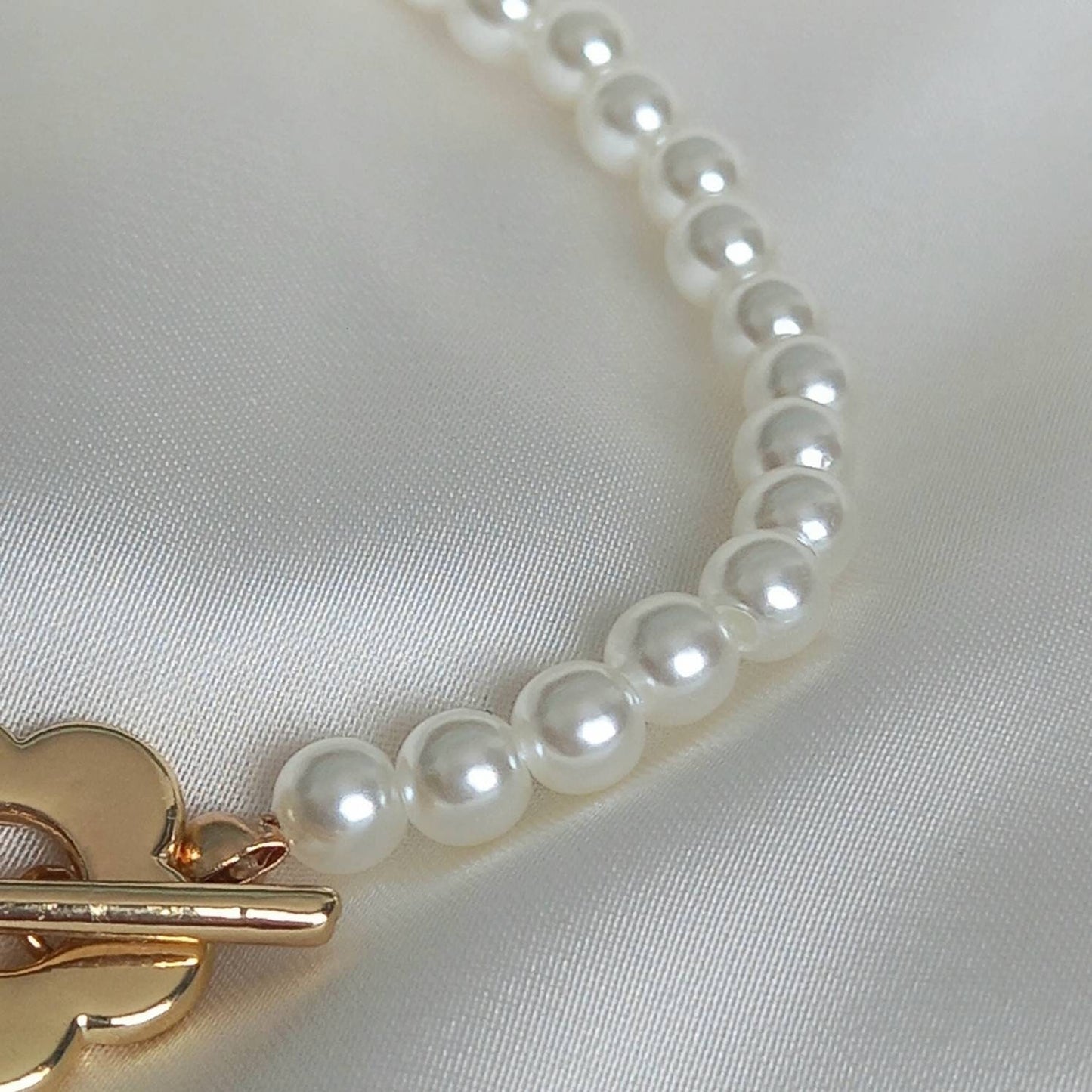 Faux Pearl Daisy Bracelet - Pearl Jewellery, Accessories, Flower Bracelet, Bead Bracelet, Classy Bracelet, Cute Bracelet, Daisy Jewelley