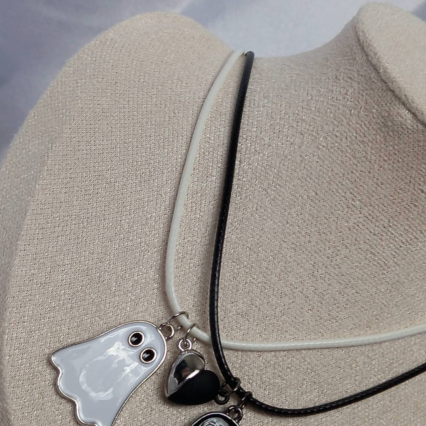 2 Piece Ghost Friendship Necklace Set - Bestie Necklace,Magnetic Necklaces,2 Best Friends Necklace,Novelty Friendship Necklace Set,Gift