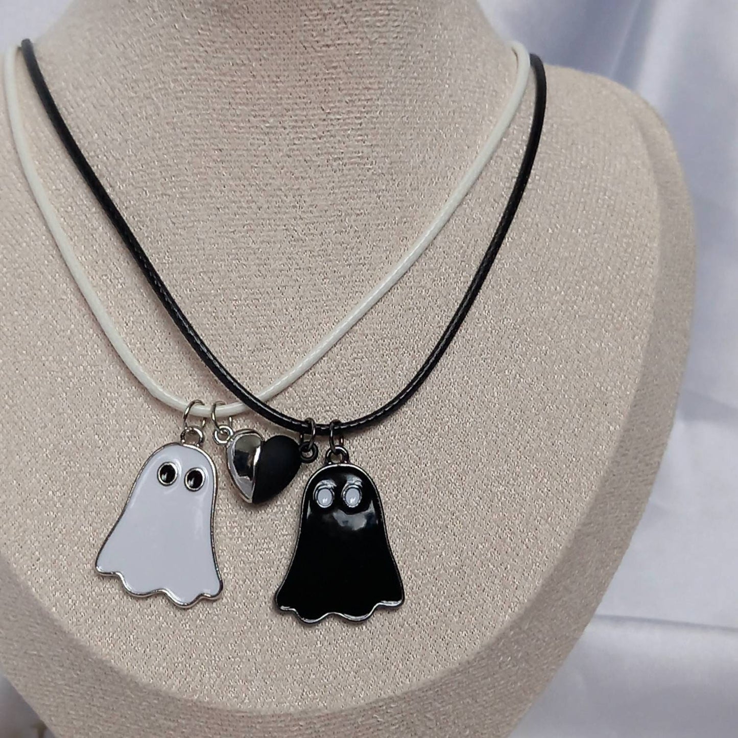 2 Piece Ghost Friendship Necklace Set - Bestie Necklace,Magnetic Necklaces,2 Best Friends Necklace,Novelty Friendship Necklace Set,Gift