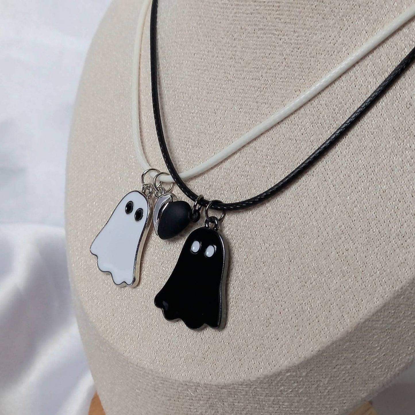2 Piece Ghost Friendship Necklace Set - Bestie Necklace,Magnetic Necklaces,2 Best Friends Necklace,Novelty Friendship Necklace Set,Gift