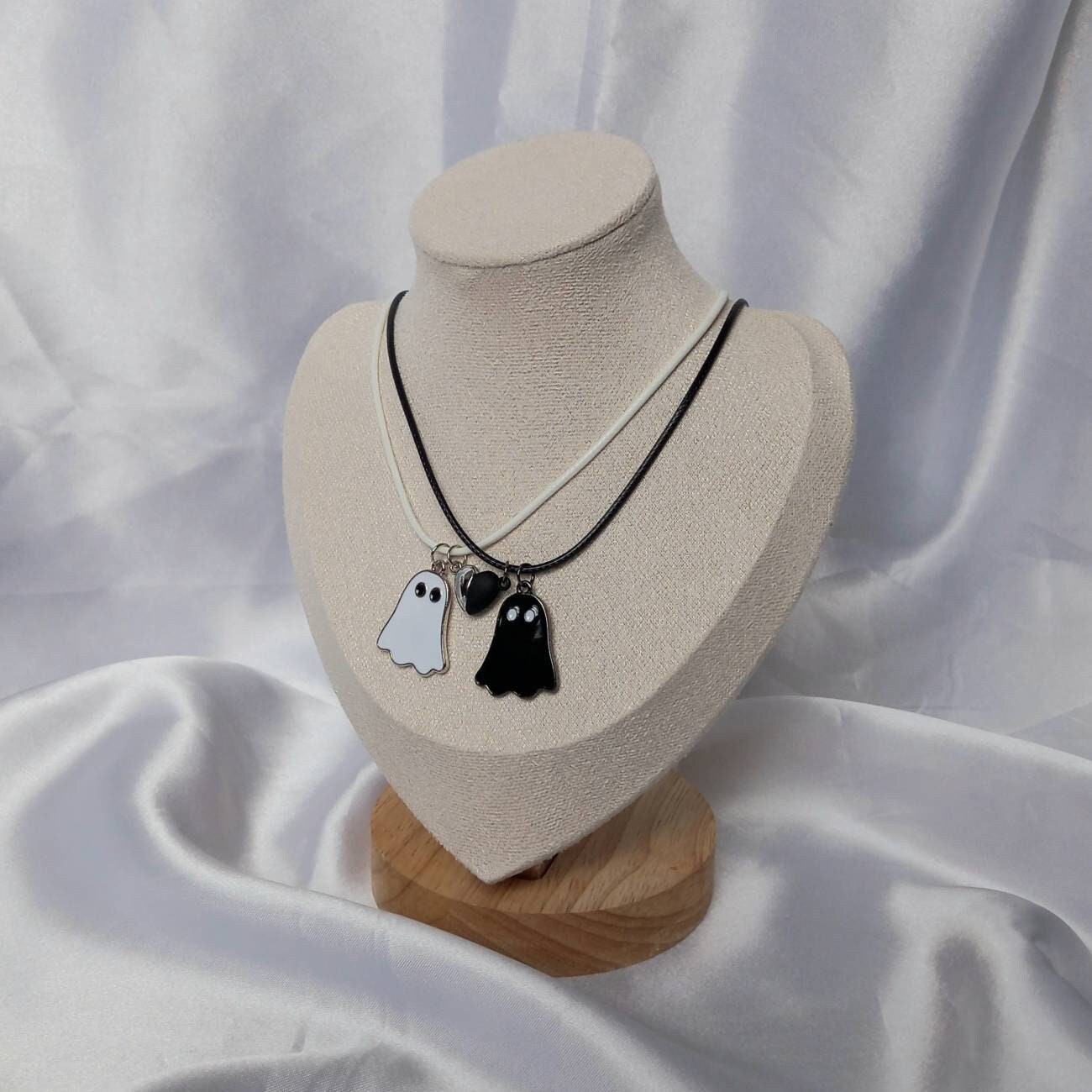 2 Piece Ghost Friendship Necklace Set - Bestie Necklace,Magnetic Necklaces,2 Best Friends Necklace,Novelty Friendship Necklace Set,Gift