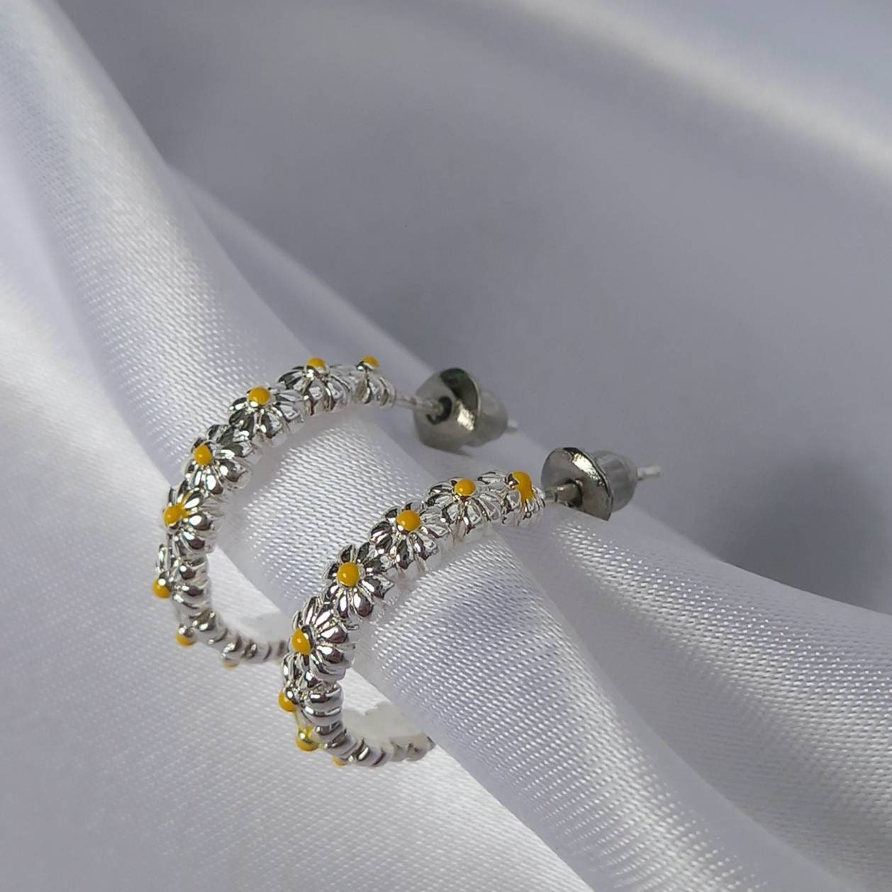Silver Daisy Hoop Earrings - Silver Hoop Earrings,Flower Earrings,Flower Hoop Earrings In The UK,Daisy Earrings,Flower Jewellery In The UK
